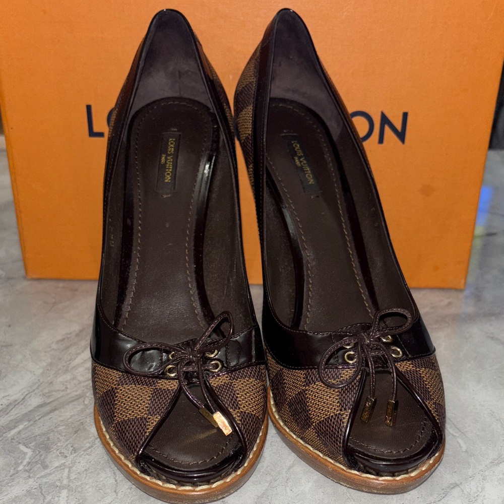 Louis Vuitton Black and Brown Peep-Toe Heels - Picture 3 of 6